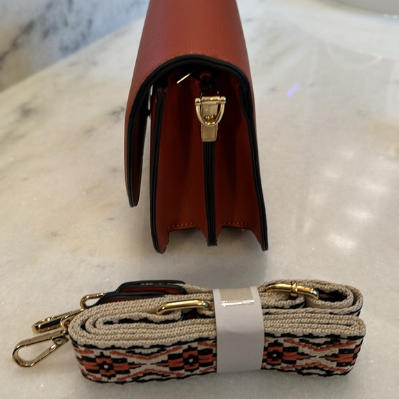 Jenn and Co Crossbody purse - Picture 5 of 9